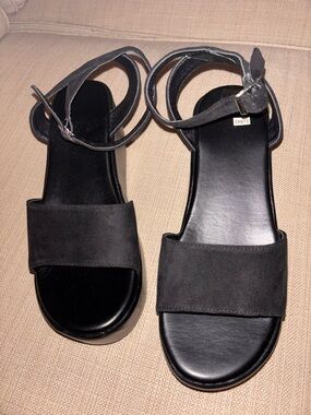 Women’s Black Ankle-Strap Sandals - Classic Minimal Style